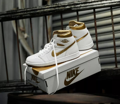 NIKE AIR JORDAN 1 RETRO HI OG N° 44,5 "White/Gold" - ITALYSALDI.IT
